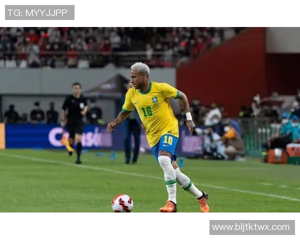 足球明星高清内景照片展现运动魅力与个人风采的完美结合